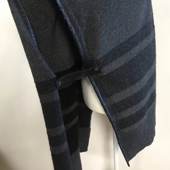 •Banana Republic• Striped Wool Vest / Shawl - Picture 4 of 8